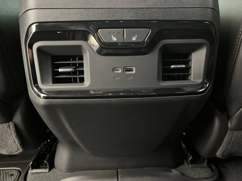 Used 2024 GMC Sierra 1500 AT4 w/ AT4 Preferred Package AWD/4WD image 19