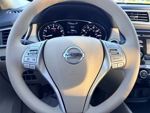 Used 2015 Nissan Rogue SV image 11