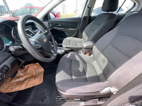 Used 2016 Chevrolet Cruze LT image 18