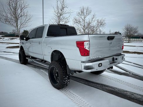 Used 2017 Nissan Titan SL w/ Chrome Package image 5