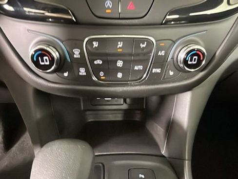 Used 2024 Chevrolet Equinox RS FWD image 22