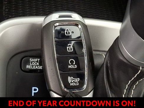 Certified 2024 Hyundai Venue SEL image 18