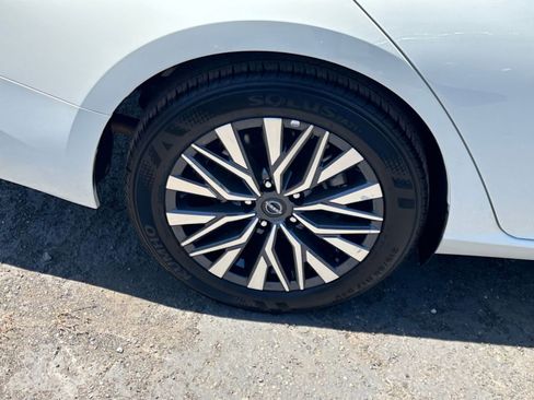 Used 2025 Nissan Altima 2.5 SV FWD image 27