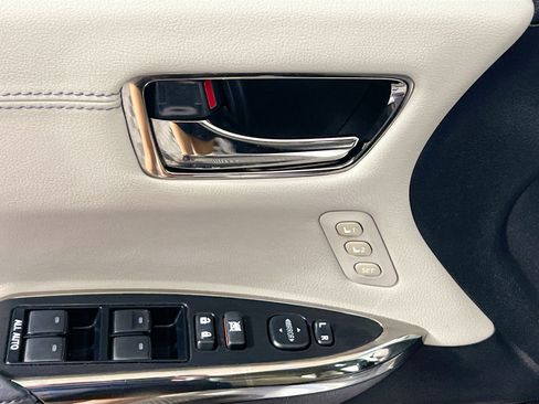 Used 2014 Toyota Avalon Limited image 16