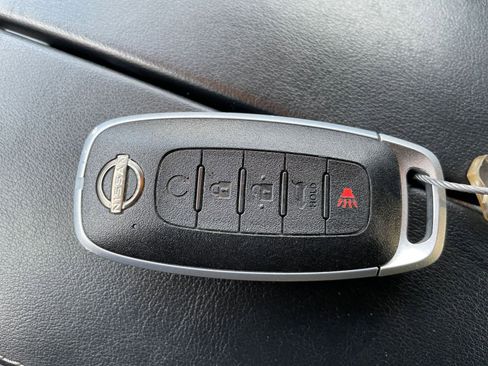 Used 2025 Nissan Rogue SV image 27