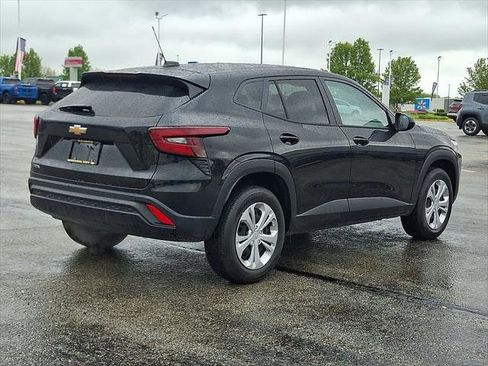 Used 2024 Chevrolet Trax LS FWD image 7