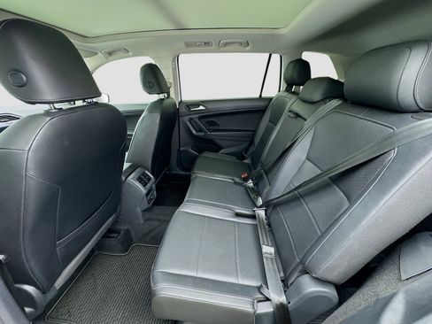 Used 2020 Volkswagen Tiguan S image 16