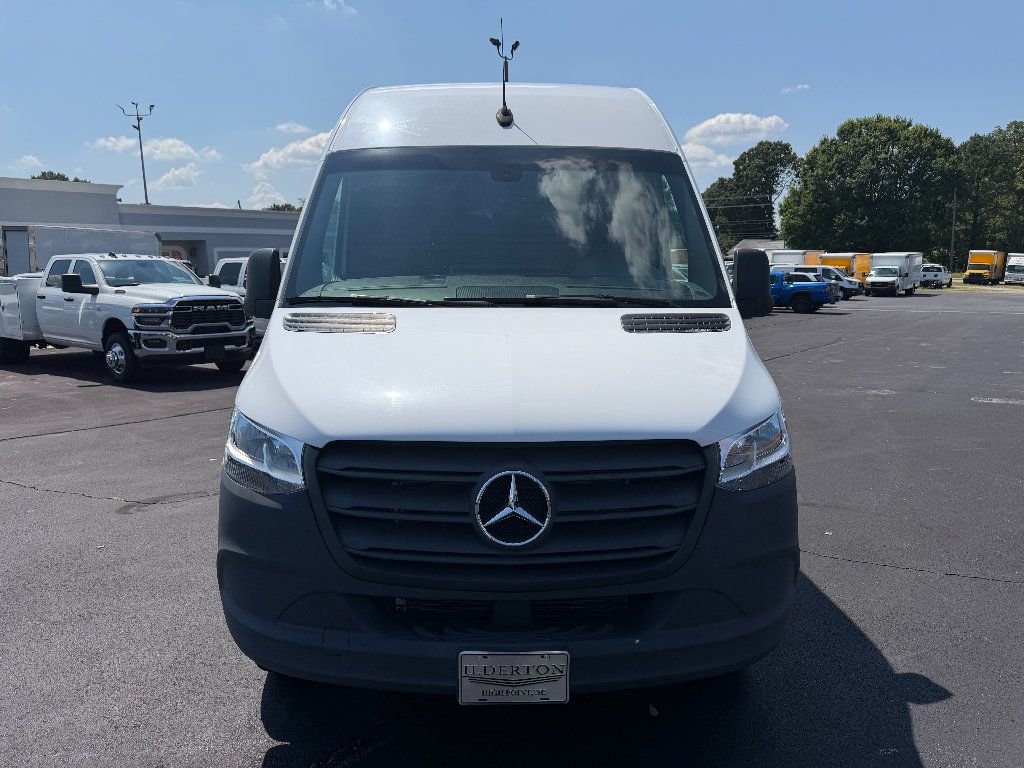 Used 2024 Mercedes-Benz Sprinter 2500 image 4