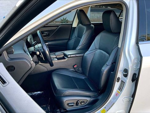 Used 2019 Lexus ES 300h image 7