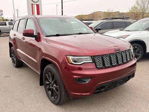 Used 2022 Jeep Grand Cherokee Altitude AWD/4WD image 7