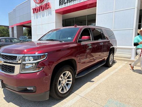 Used 2020 Chevrolet Suburban LT RWD image 1