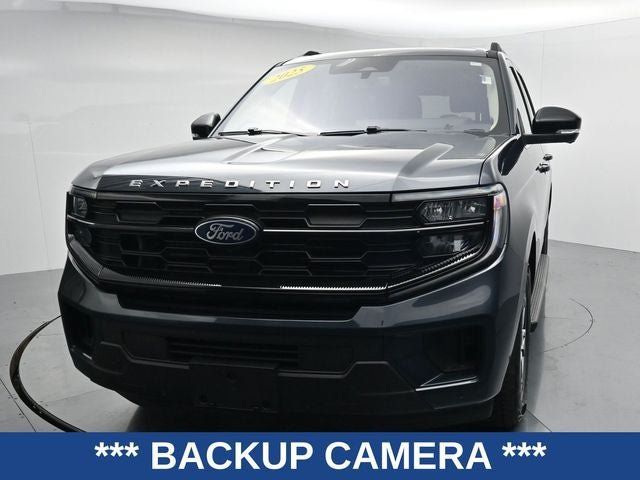Used 2025 Ford Expedition Active AWD/4WD image 3