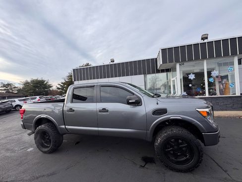 Used 2017 Nissan Titan PRO-4X image 9