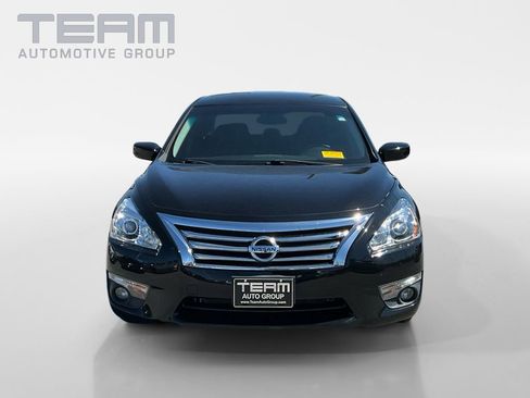 Used 2015 Nissan Altima 2.5 SV image 2