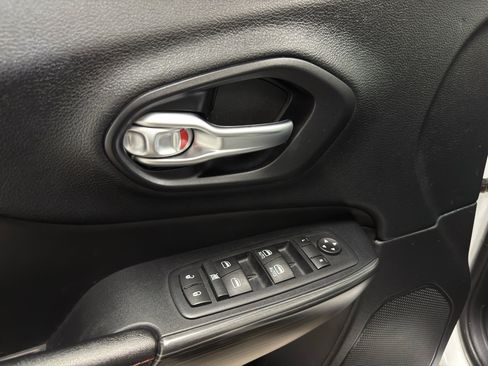 Used 2016 Jeep Cherokee Trailhawk w/ Leather Interior Group image 15