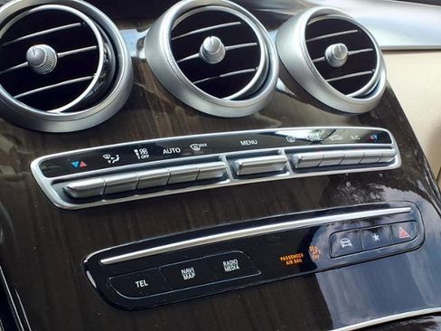 Used 2021 Mercedes-Benz GLC 300 image 30