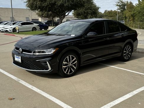 Used 2026 Volkswagen Jetta SE FWD image 2