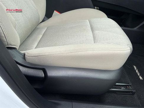 Used 2025 Nissan Rogue SV FWD image 11