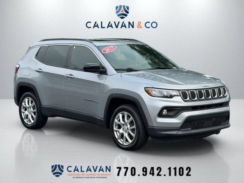 Used 2023 Jeep Compass Latitude w/ Sun and Sound Group AWD/4WD image 1