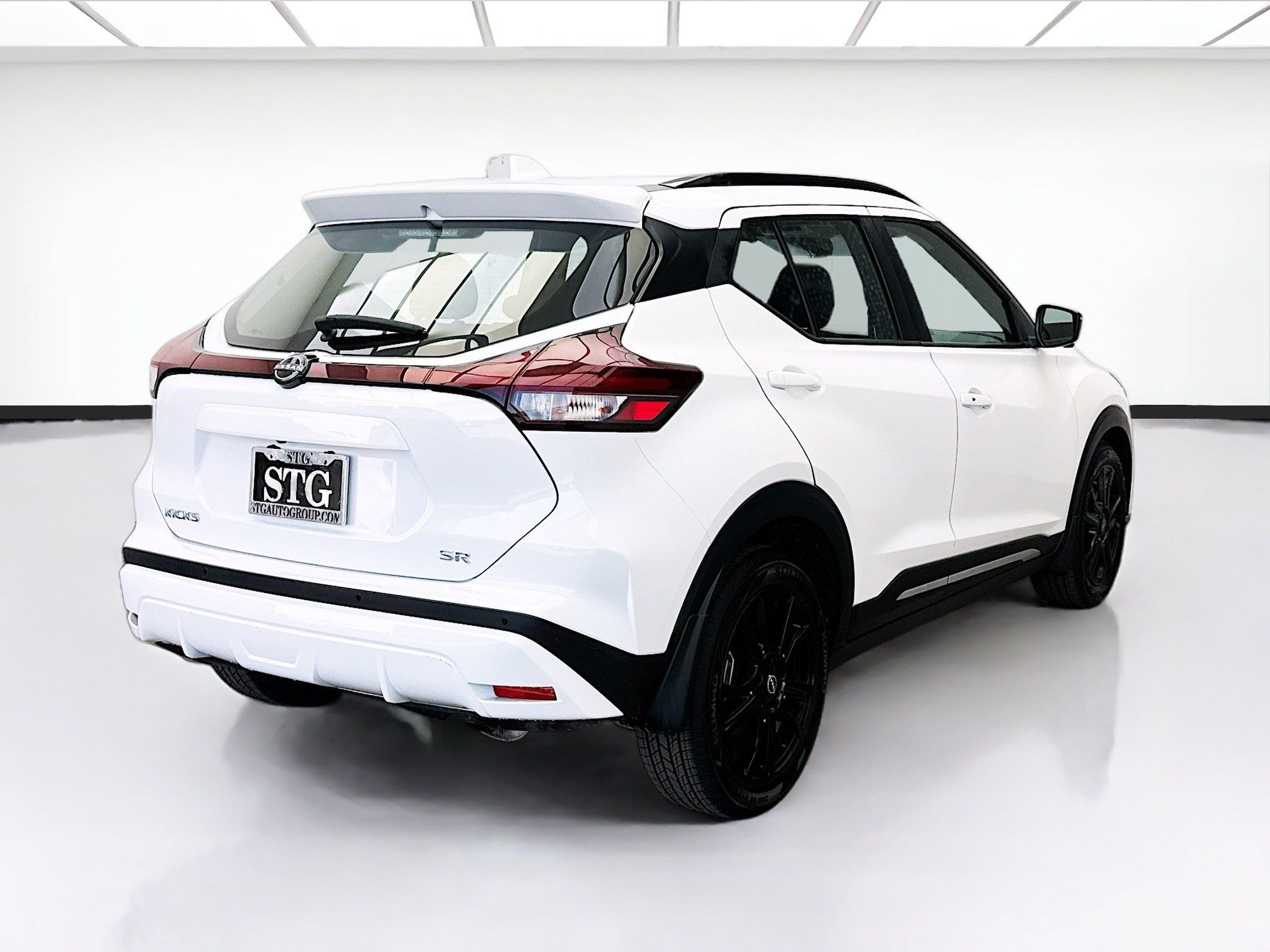 Used 2023 Nissan Kicks SR w/ Interior Electronics Package FWD image 4