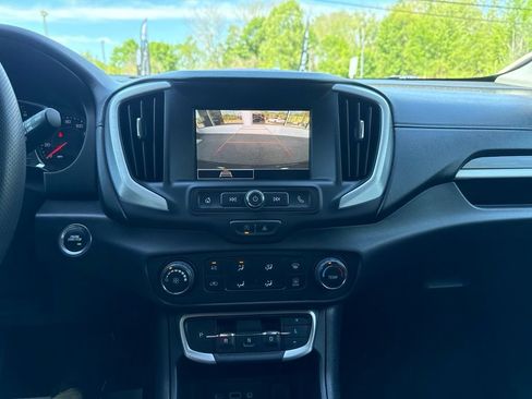 Used 2024 GMC Terrain SLE AWD/4WD image 16