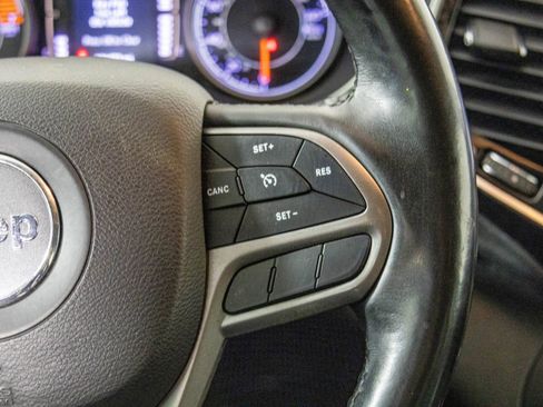 Used 2019 Jeep Cherokee Latitude Plus w/ Cold Weather Group image 34