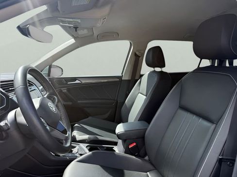 Used 2022 Volkswagen Tiguan SE image 15