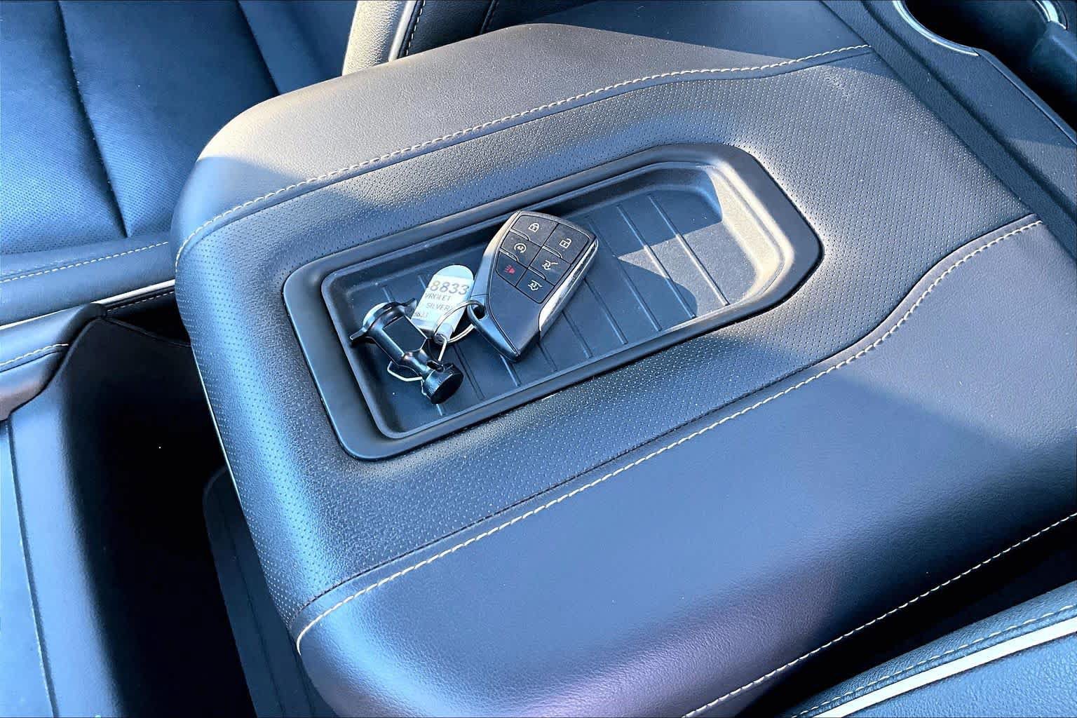 Used 2023 Chevrolet Suburban Premier RWD image 14
