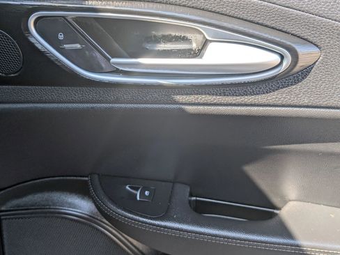 Used 2017 Alfa Romeo Giulia image 13