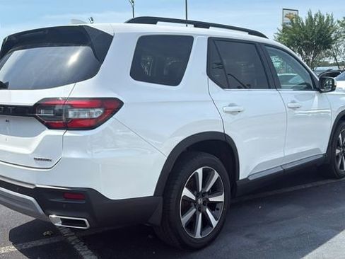 Used 2023 Honda Pilot Touring image 7