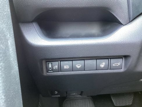 Used 2022 Toyota RAV4 SE w/ Weather & Moonroof Package AWD/4WD image 24