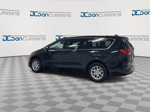 Used 2023 Chrysler Voyager LX FWD image 6
