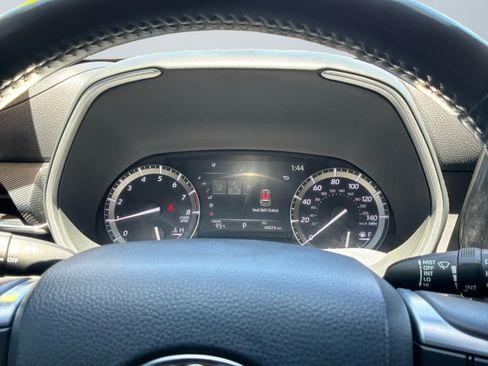 Used 2021 Toyota Highlander XSE FWD image 11