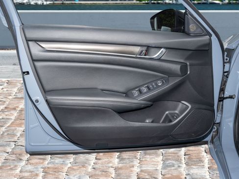 Used 2022 Honda Accord Sport image 10