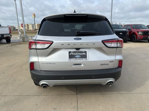 Used 2020 Ford Escape Titanium image 4