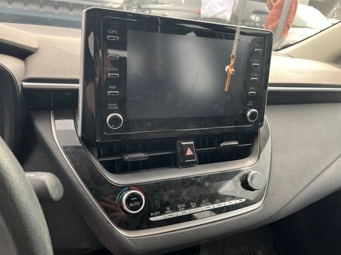 Used 2020 Toyota Corolla LE FWD image 12