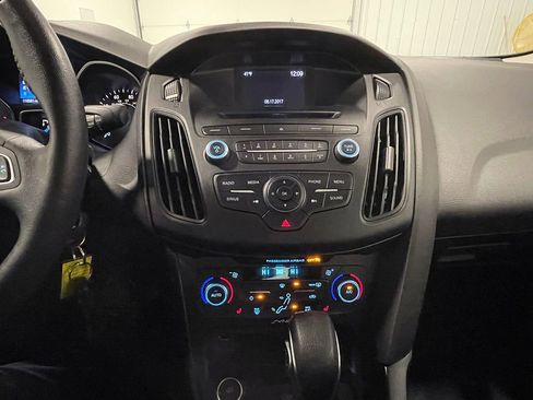 Used 2017 Ford Focus SE FWD image 27