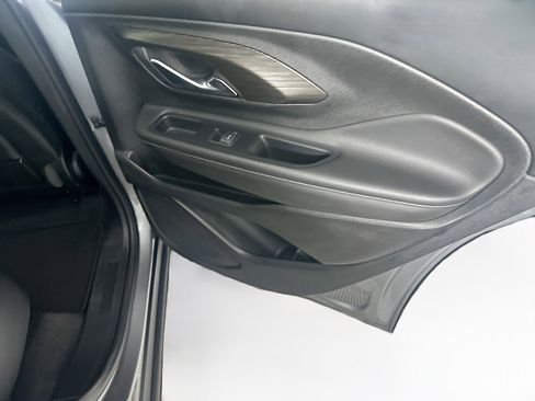 Used 2023 GMC Terrain SLT w/ Tech Package image 29