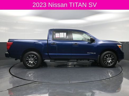 Used 2023 Nissan Titan SV w/ SV Convenience Package RWD image 4