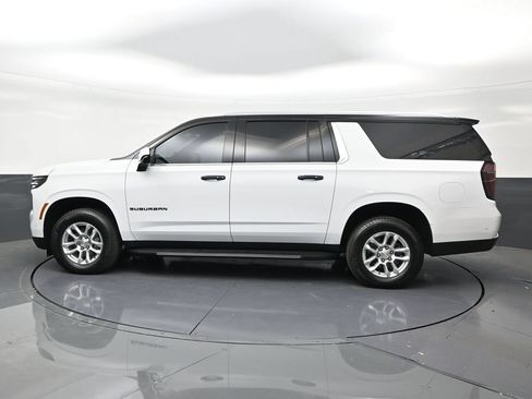 Used 2025 Chevrolet Suburban LS RWD image 2