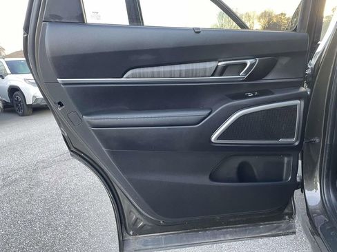 Used 2023 Kia Telluride EX image 2