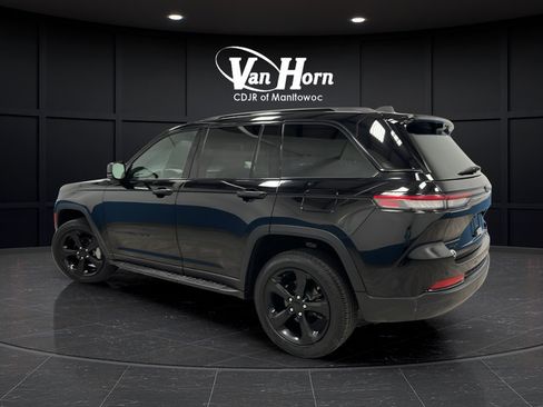 Used 2024 Jeep Grand Cherokee Limited w/ Luxury Tech Group II AWD/4WD image 5
