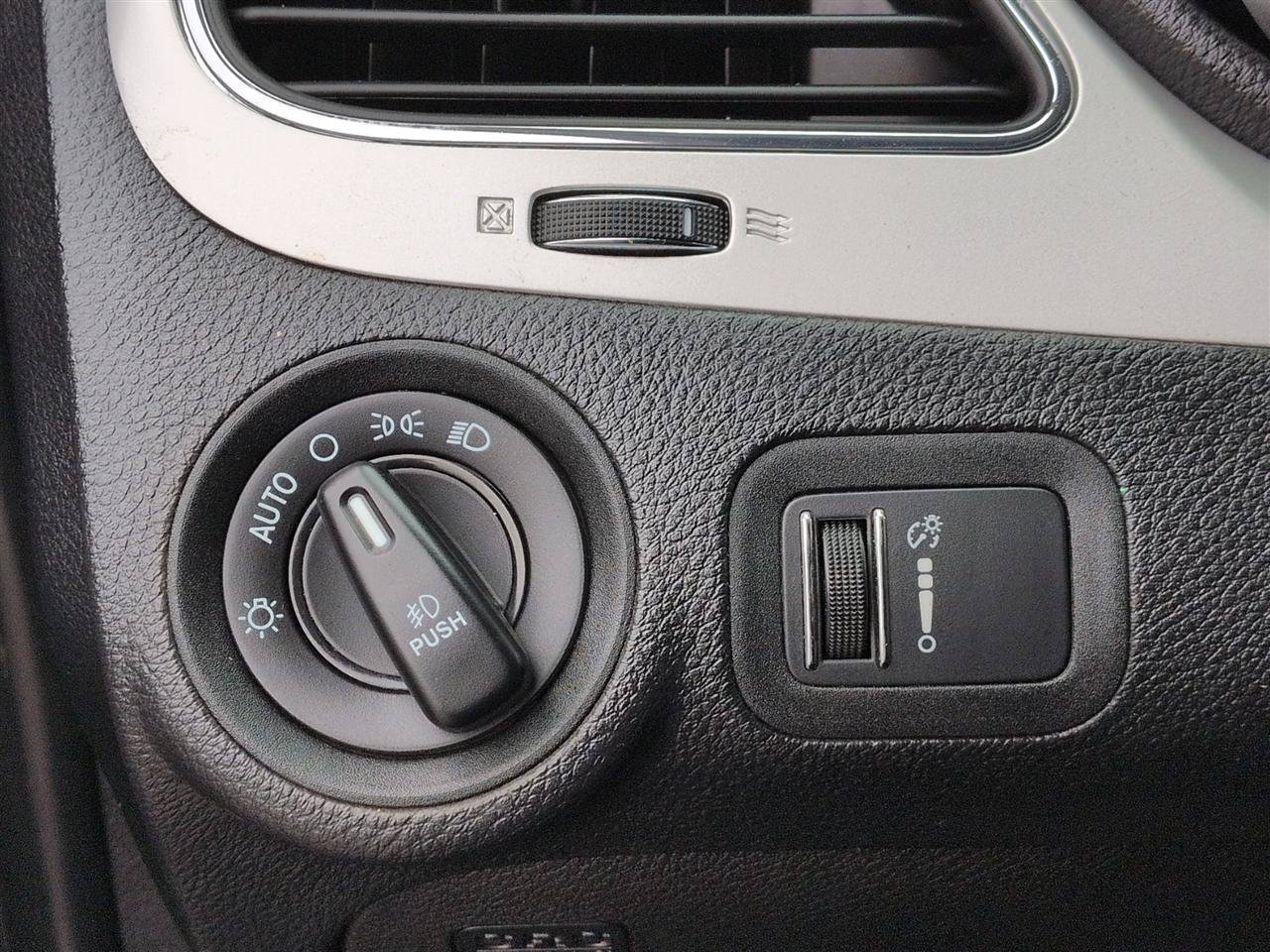 Used 2019 Dodge Journey SE FWD image 17