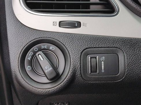 Used 2019 Dodge Journey SE FWD image 17