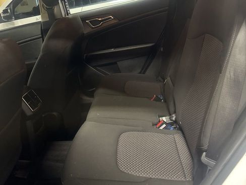 Used 2023 Kia Sportage LX image 5