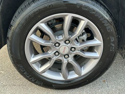 Used 2024 GMC Terrain SLT image 6