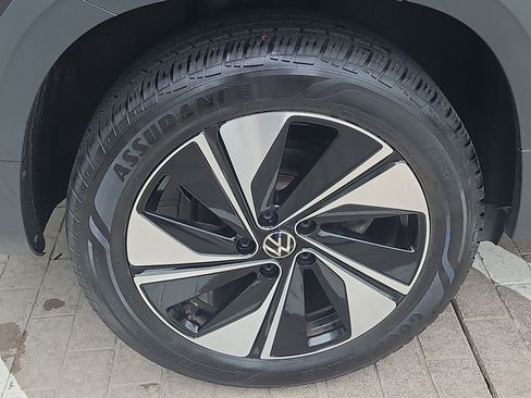 Certified 2024 Volkswagen Taos SE AWD/4WD image 28
