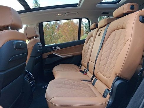 Used 2024 BMW X7 xDrive40i w/ Premium Package image 10