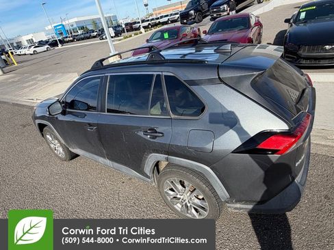 Used 2020 Toyota RAV4 XLE Premium image 9