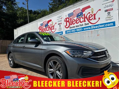 Used 2024 Volkswagen Jetta SE FWD image 1